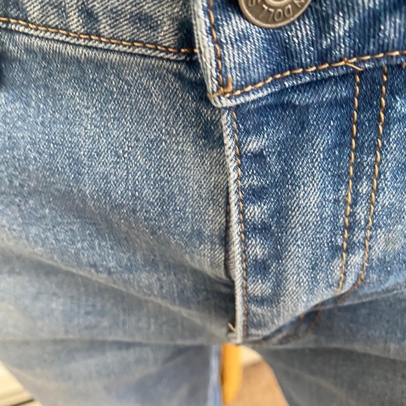 Slightly distressed skinny Jean - Picture 6 of 10